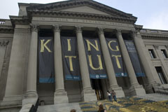 King Tut banner on front of Franklin Institute Building